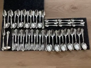 Riberhus bestik i sølvplet.