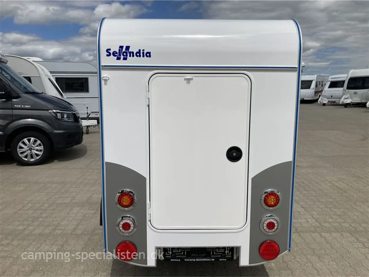 Billede 1 - 2025 - Tomplan Silverline Compact   Silverline Compact Mini Campingvogn 2025 model  hos Camping-Specialisten.dk