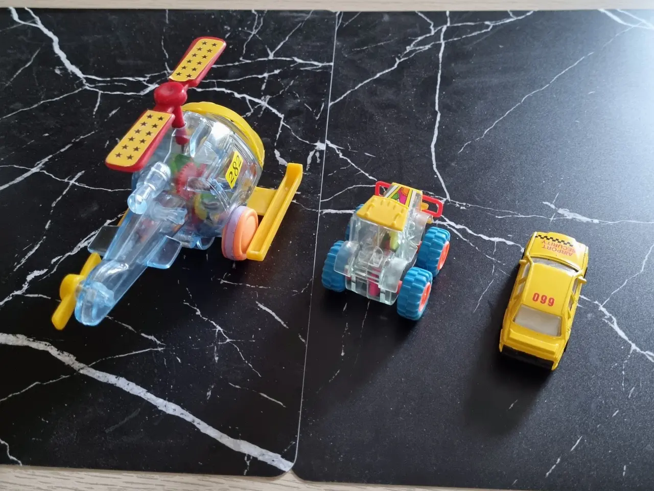 Billede 2 - Vintage helikopter og legetøjsbiler