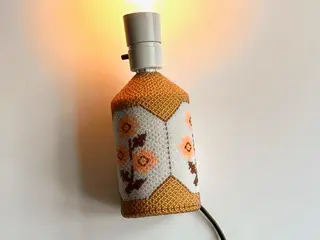 Perlesyet bordlampe
