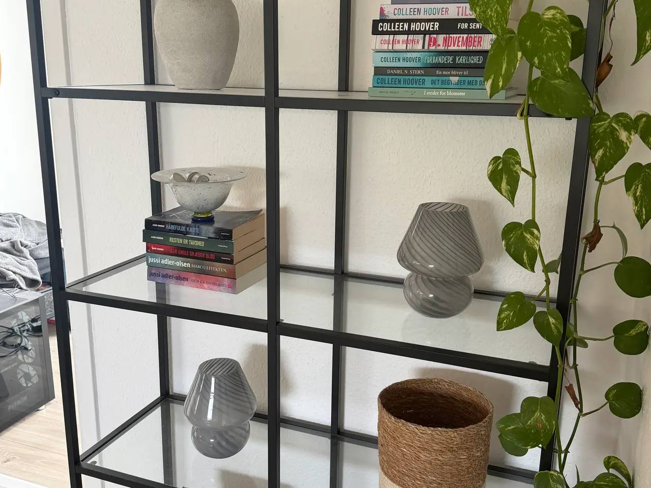 Billede 2 - IKEA - glas reol - VITTSJÖ