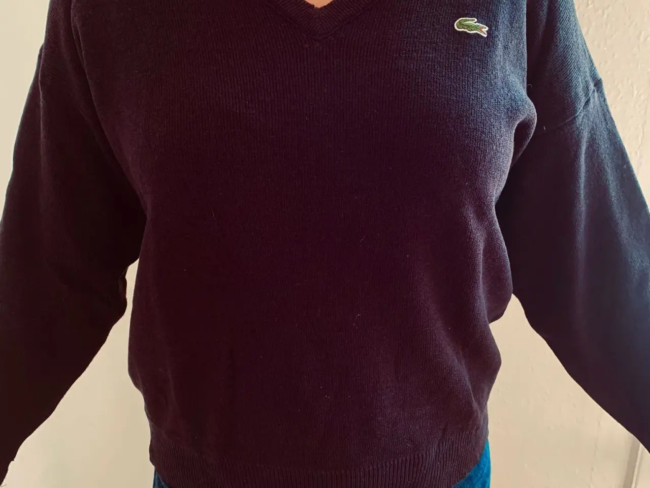 Billede 1 - Sort v-halset Lacoste sweater i 5/L/42
