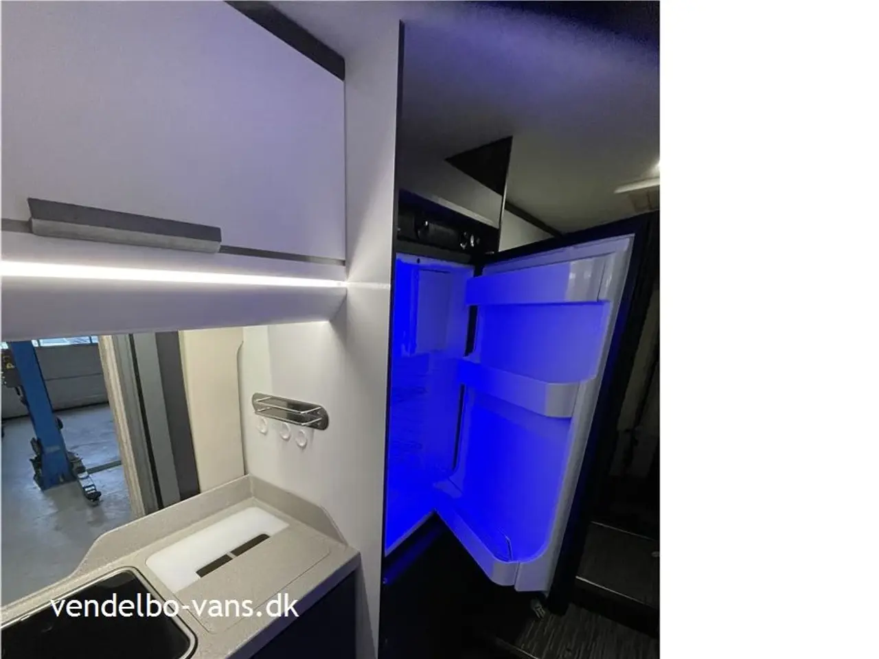 Billede 22 - 2022 - McLouis Menfys Van 04 Prestige Matic Det er CamperVan topudgaven med masser af udstyr - Prestige Matic
