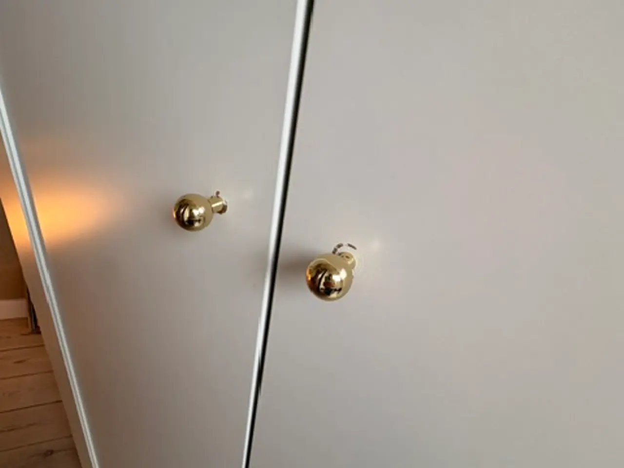 Billede 2 - IKEA Hensvik klædeskab