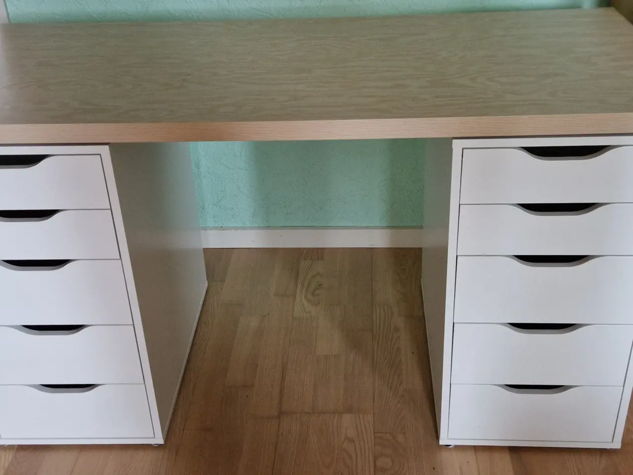 Billede 1 -  Fra IKEA  model Lagkapten/Alex med plade af lys g