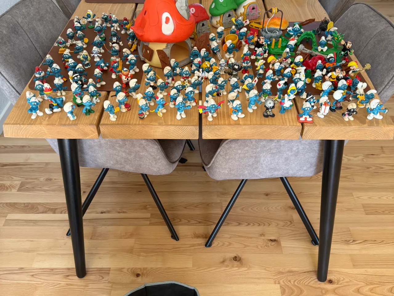 Billede 1 - Schleich Smølfeby med hundrede af figurer