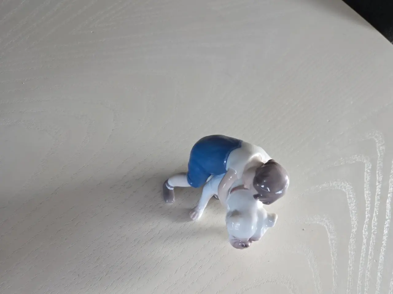 Billede 2 - Porcelæns hund og barn