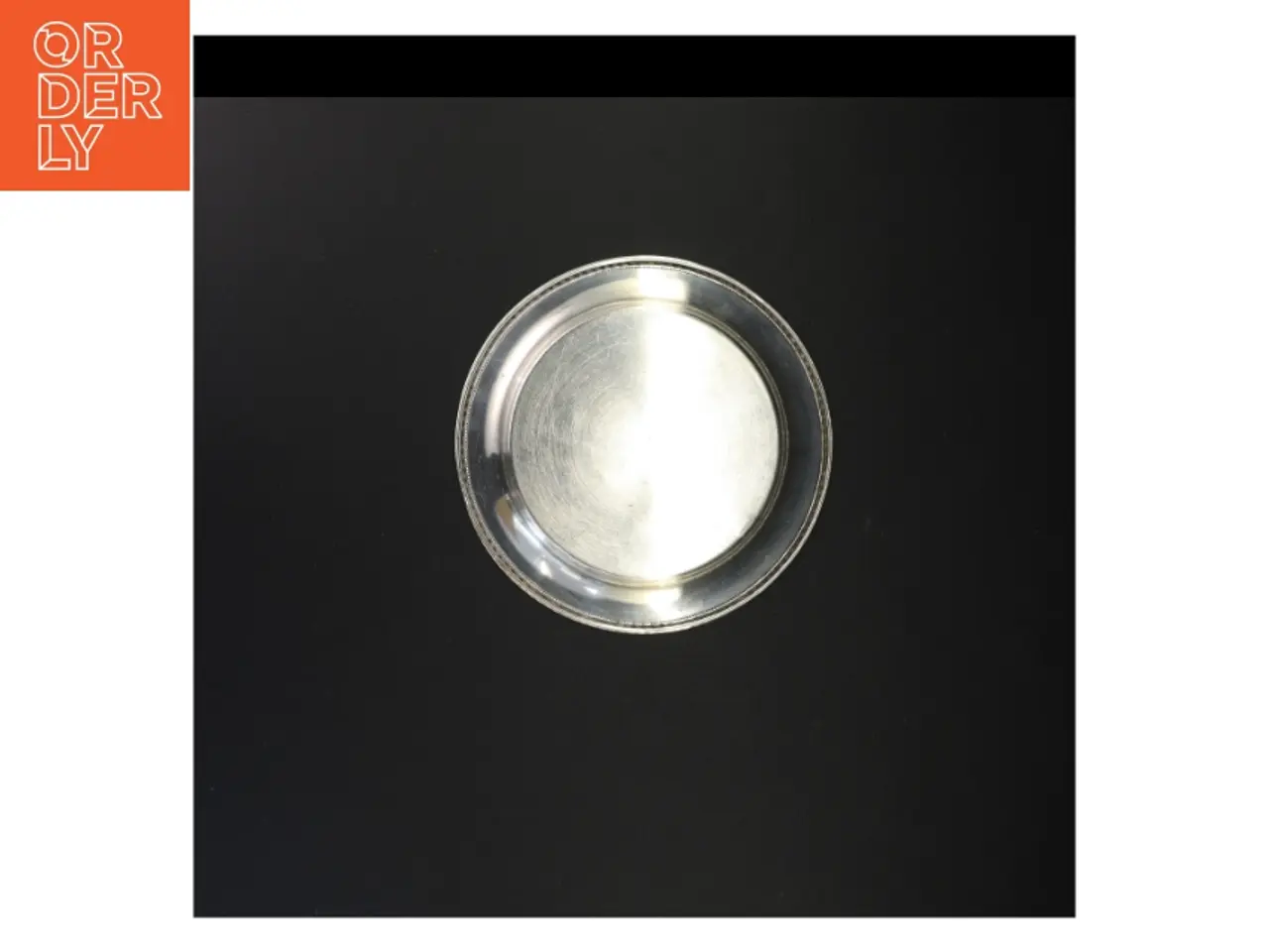 Billede 4 - Sølvfarvet serveringsbakke (str. Diameter 19 cm)