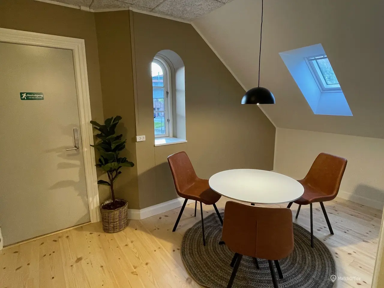 Billede 11 - Moderne kontor i ikonisk bygning i Hadsten