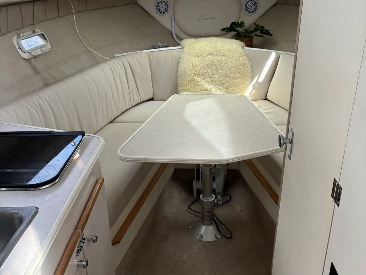 Billede 3 - Bayliner 2655 Ciera, ferkvandskølet og bovpropel