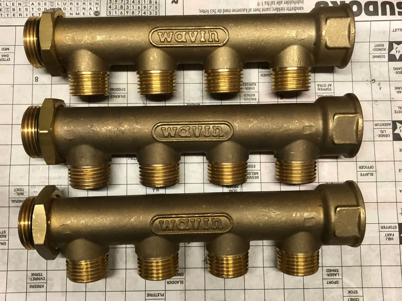 Billede 1 - Wavin 3/4" fordelerrør 4 stk. 1/2" afg