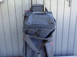 EASTPAK REJSETASKE BLACK