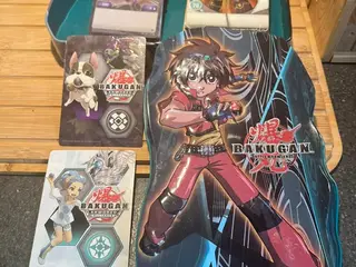 Bakugan Metalæske + mange kort (Brugt/Slidt stand)