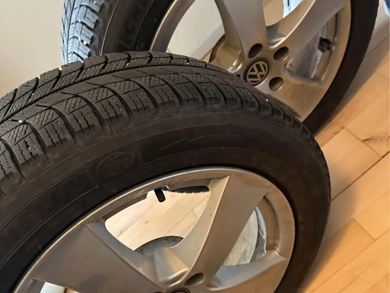Billede 1 - Bildæk 17 tommer 215/55 R 17 vinterdæk VW passat