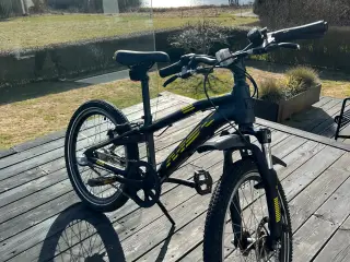 Robust mountainbike fra MBK DNA