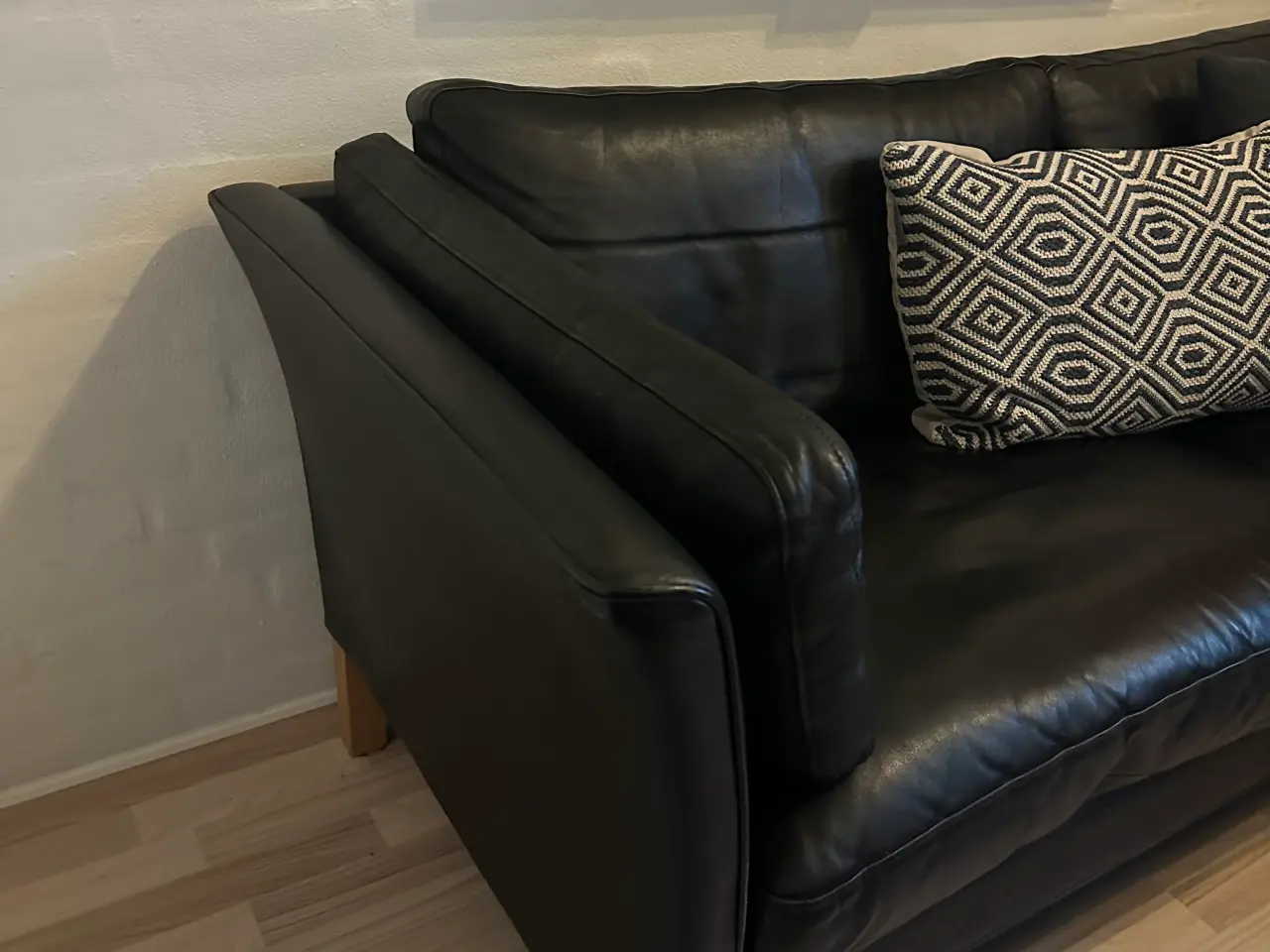 Billede 2 - Klassisk Mogens Hansen MH 2225 sofa – Sort læder –