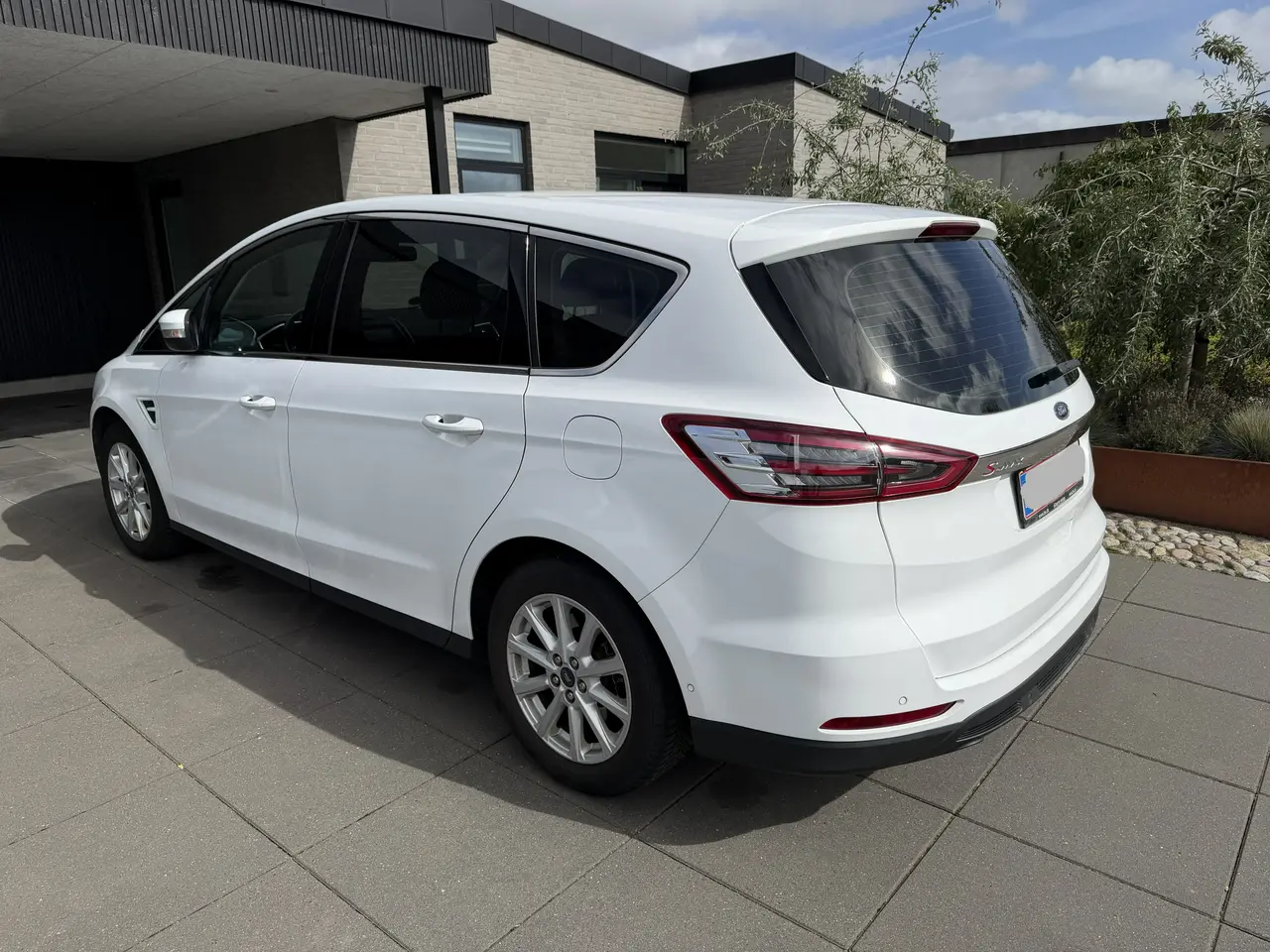 Billede 2 - Ford S-Max, Benzin, 7pers Familiebil i god stand