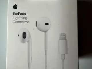 Apple earpods Lightning Connector