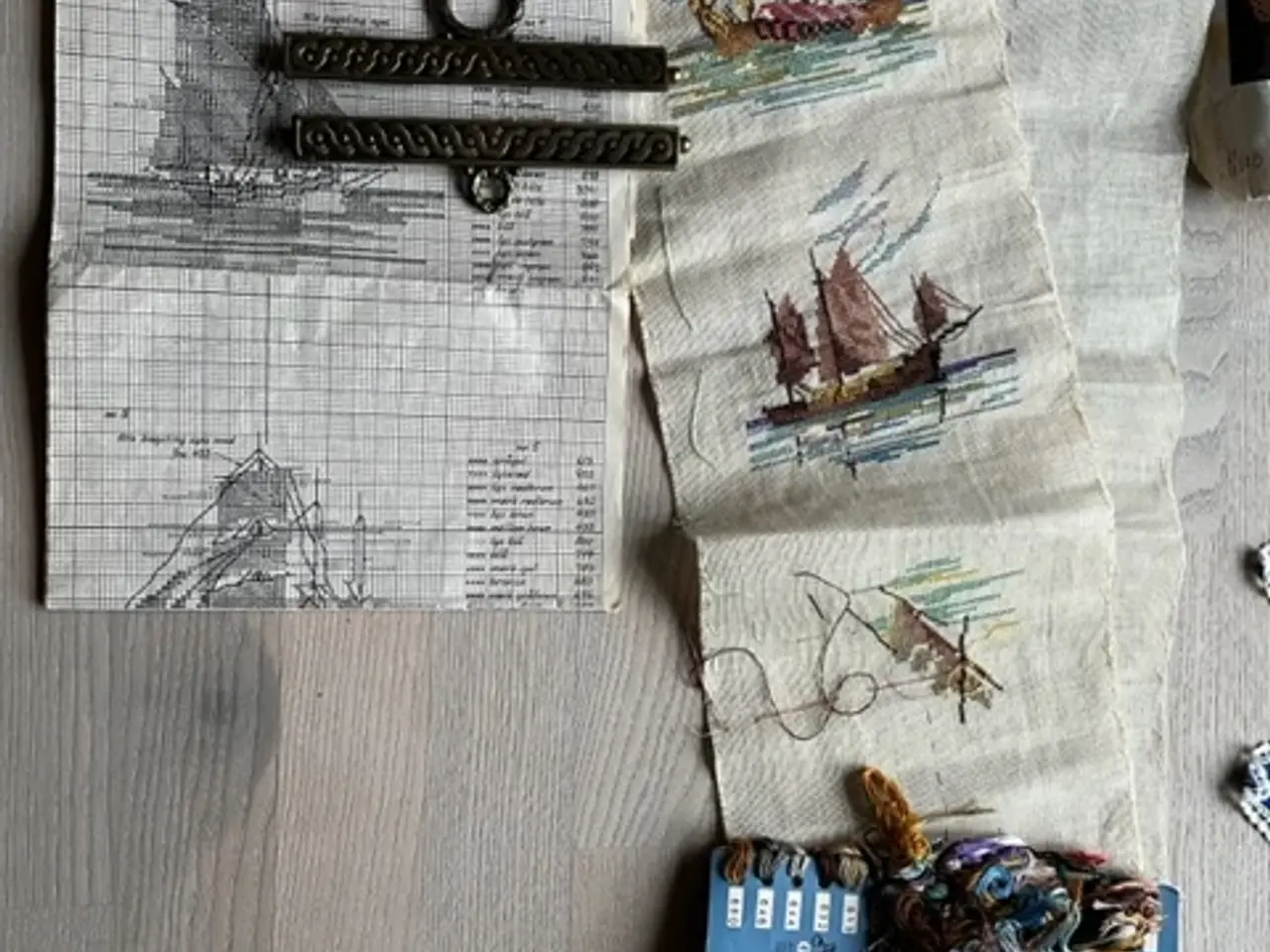 Billede 2 - Broderier, nogle påbegyndte 