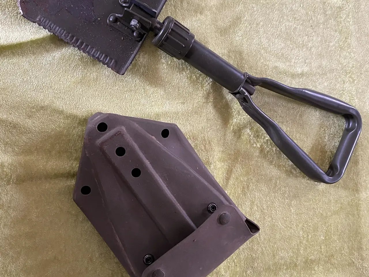 Billede 1 - Feltspade med etui