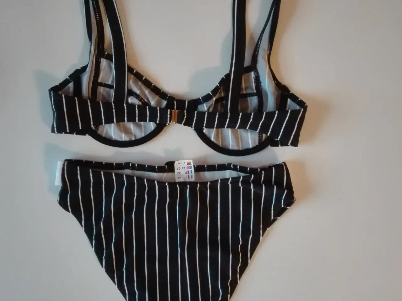 Billede 2 - Bikini str. 40