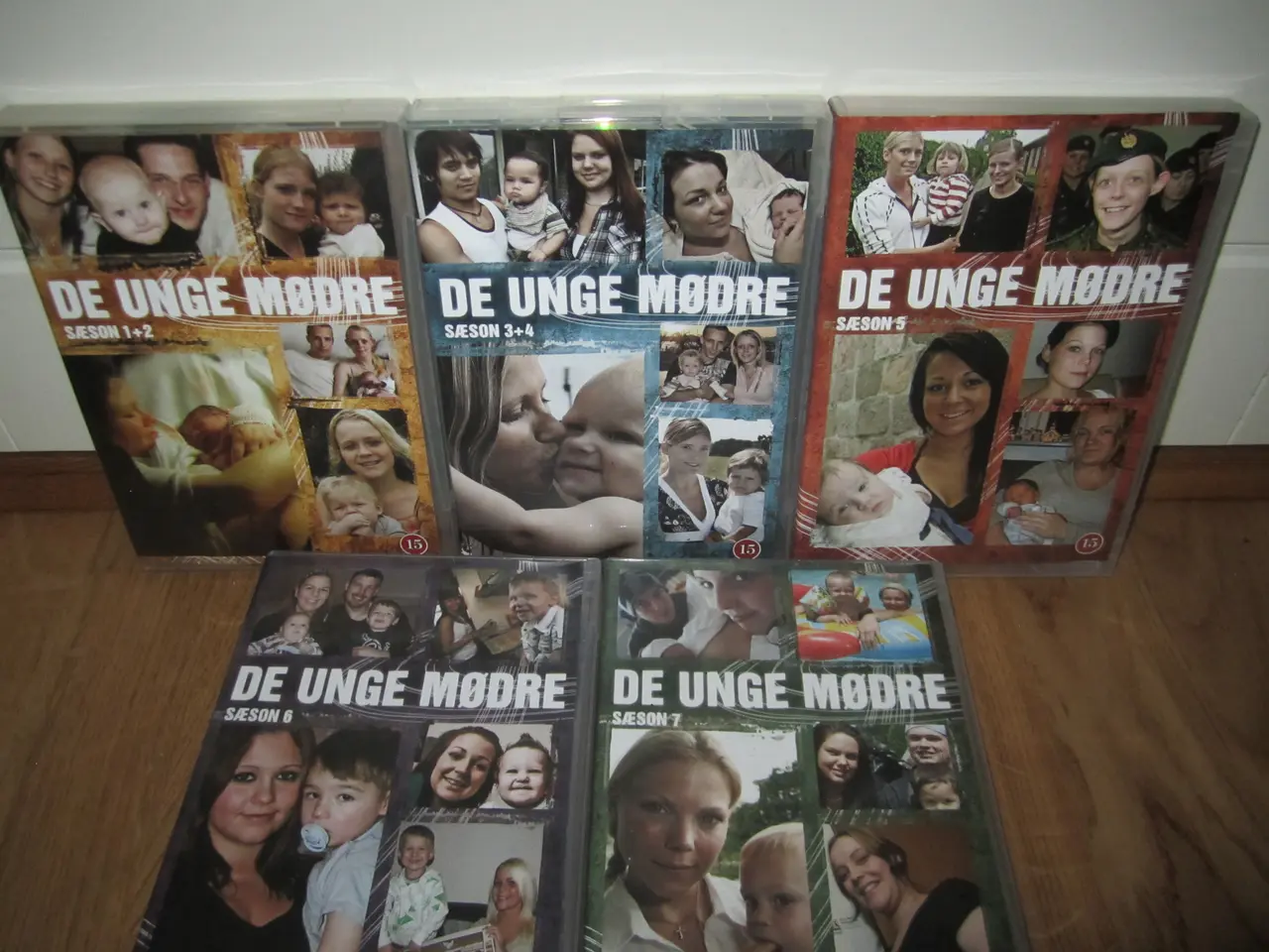 Billede 2 - DE UNGE MØDRE. Sæson. 1-7.