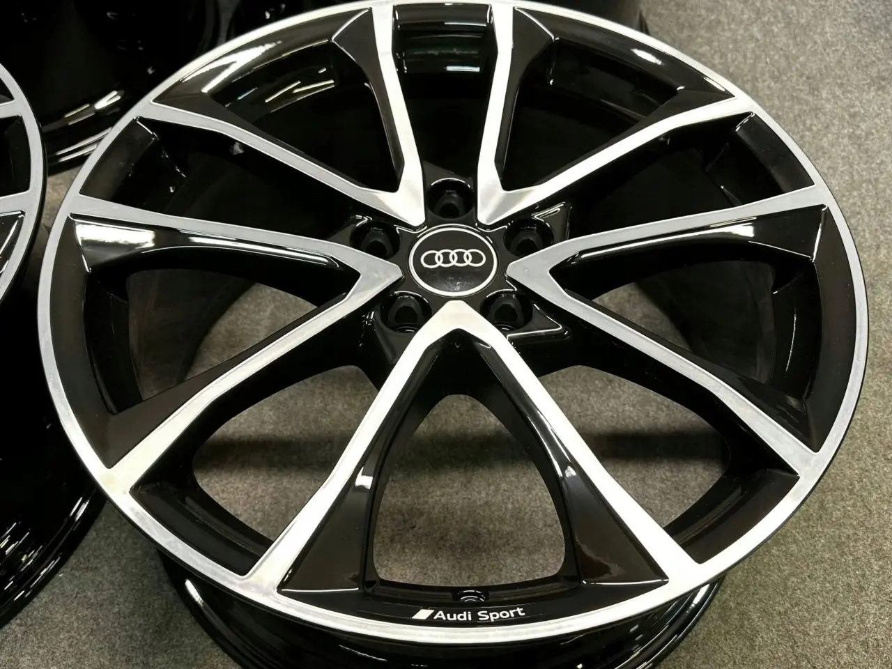 Billede 4 - ALUFÆLGE AUDI A4 S4 B9 8W0 19"