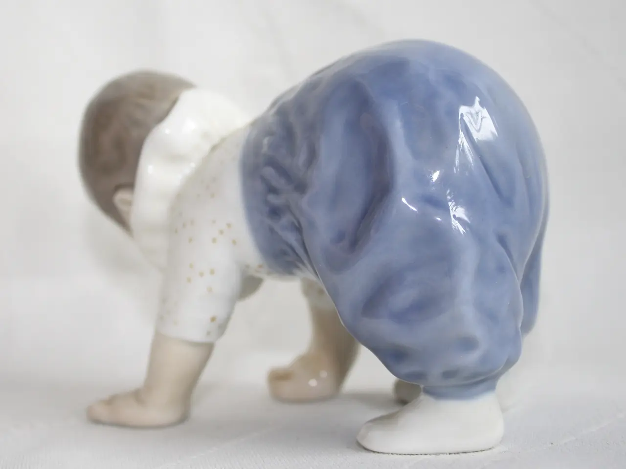 Billede 6 - Kravlende barn. Figur fra Royal Copenhagen