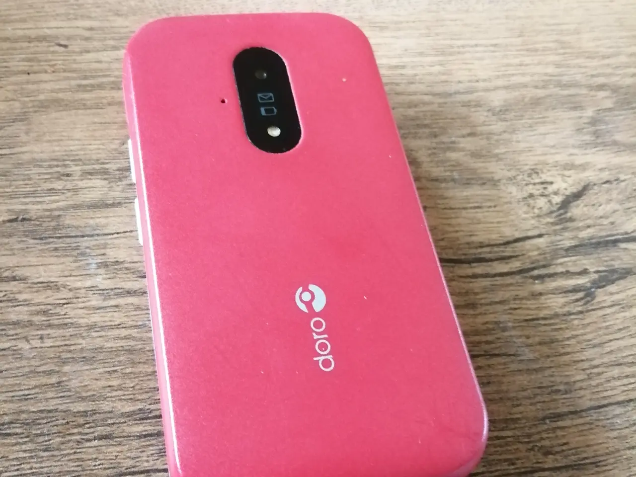 Billede 1 - Skrivebord og telefon salges