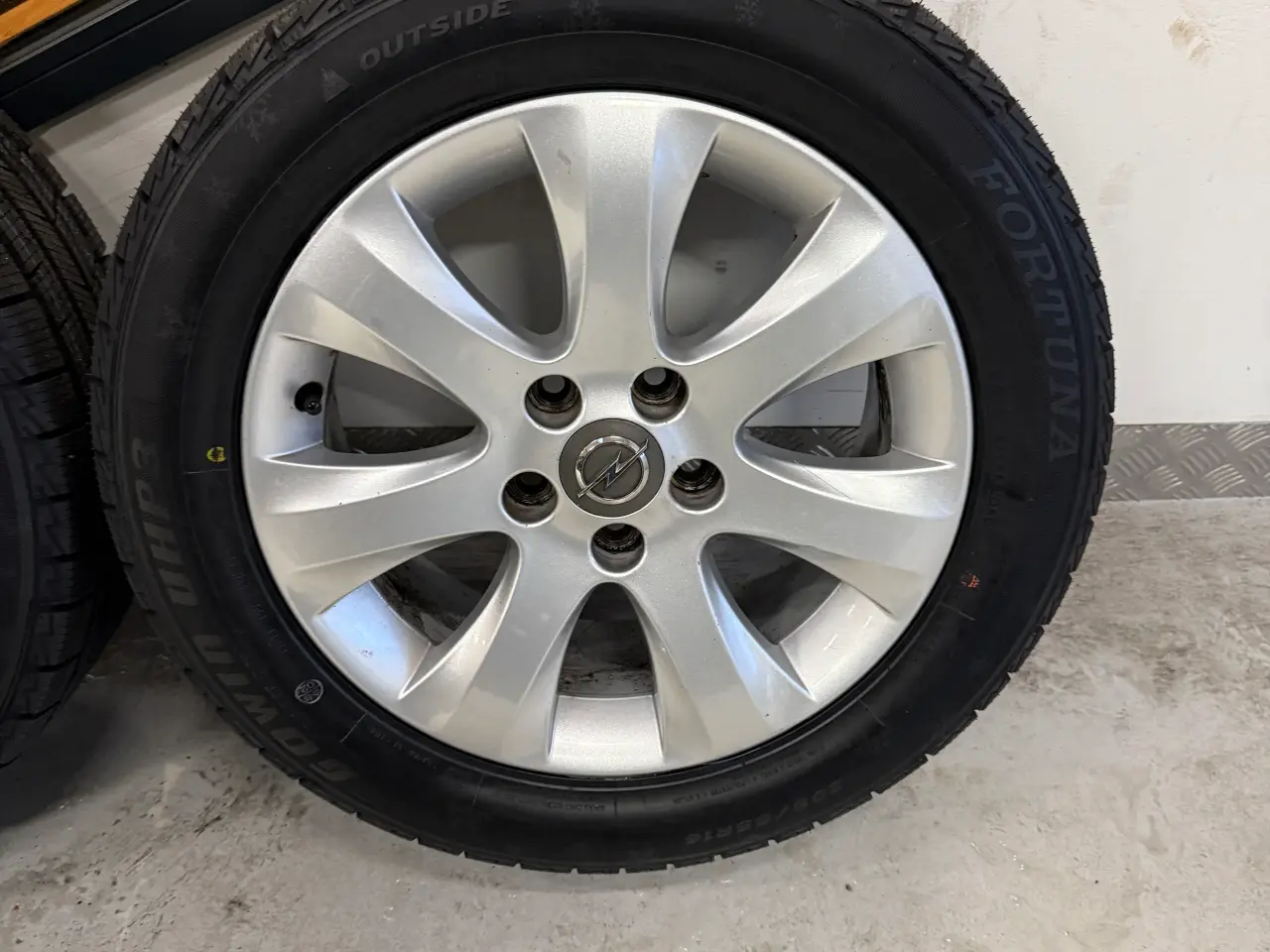 Billede 5 - Originale 16” Opel alufælge med nye vinterdæk