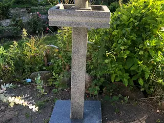 Marmor fuglefoder hus grå