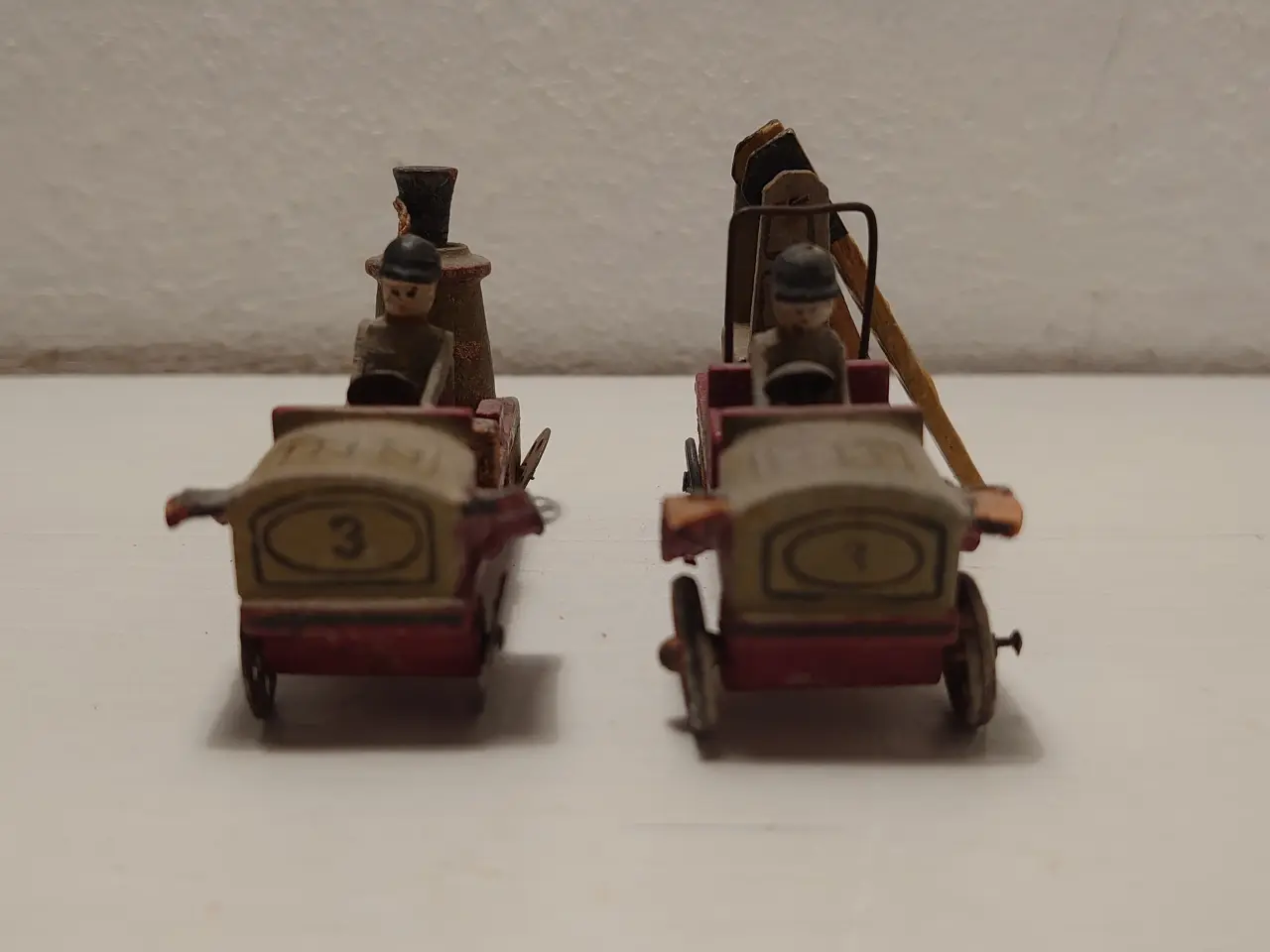 Billede 5 - Erzgebirge:Stigevogn og brandsprøjte i træ.Ca.1920