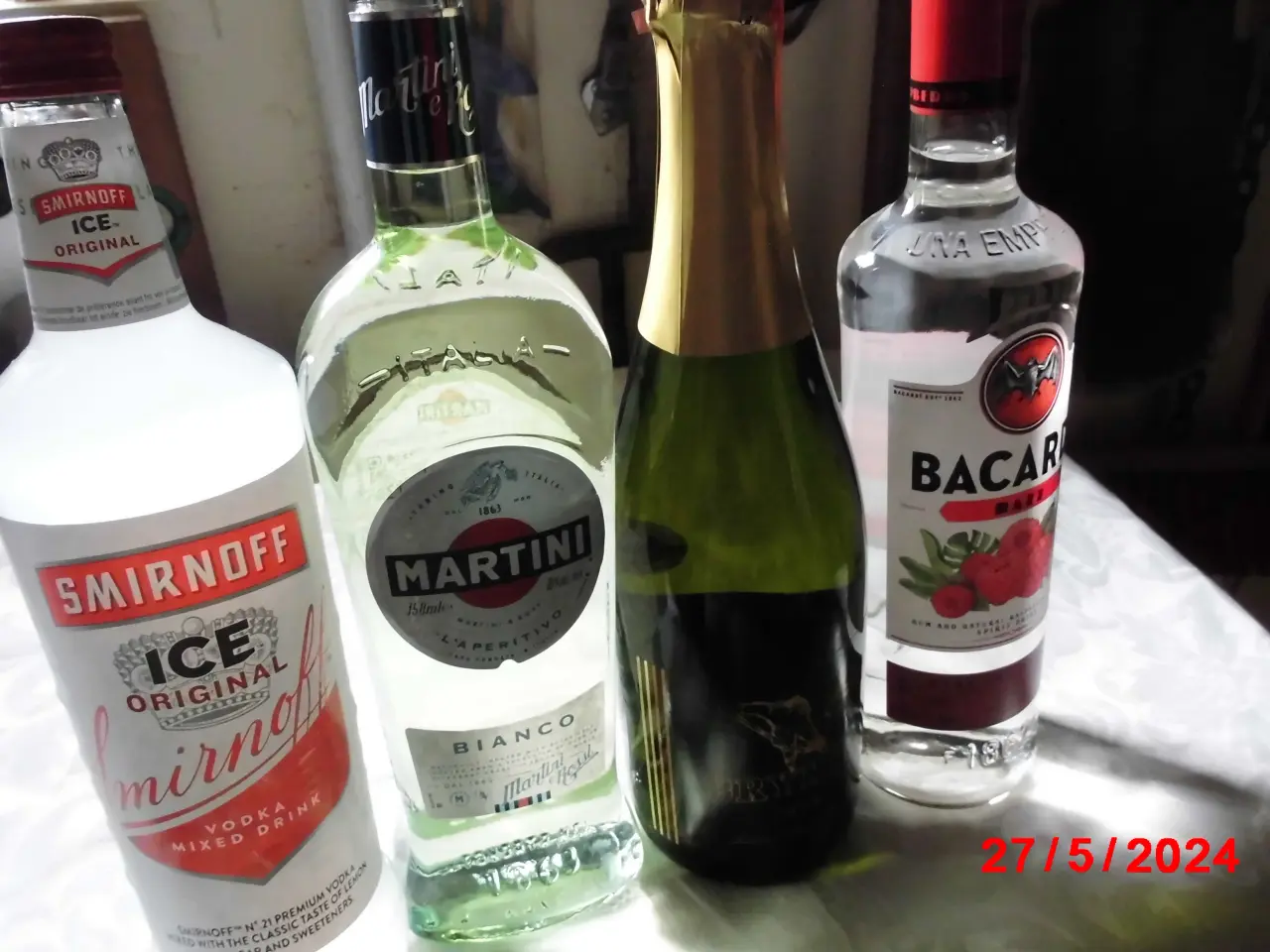 Billede 2 - 4 Flasker Smirnof, Bacardi, Martini ,Cava samlet