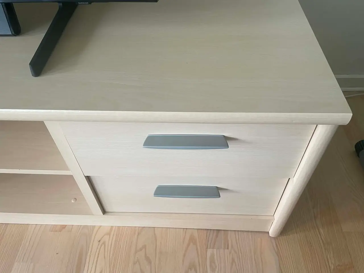 Billede 7 - Langt tv-bord / kommode med god opbevaringsplads