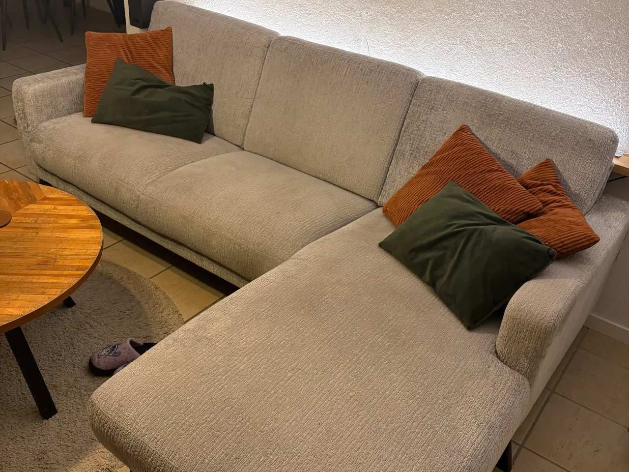Billede 4 - Velour sofa i grå