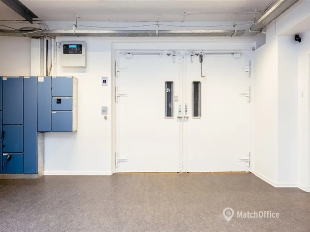 Billede 9 - Stor lager m. vareelevator og istandsat kontor med klimaanlæg
