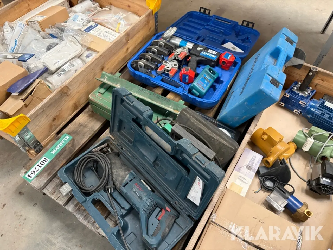 Billede 1 - Håndværktøj Jouoda/Bosch og arbejdslamper, 6 Styk / 1 Palle