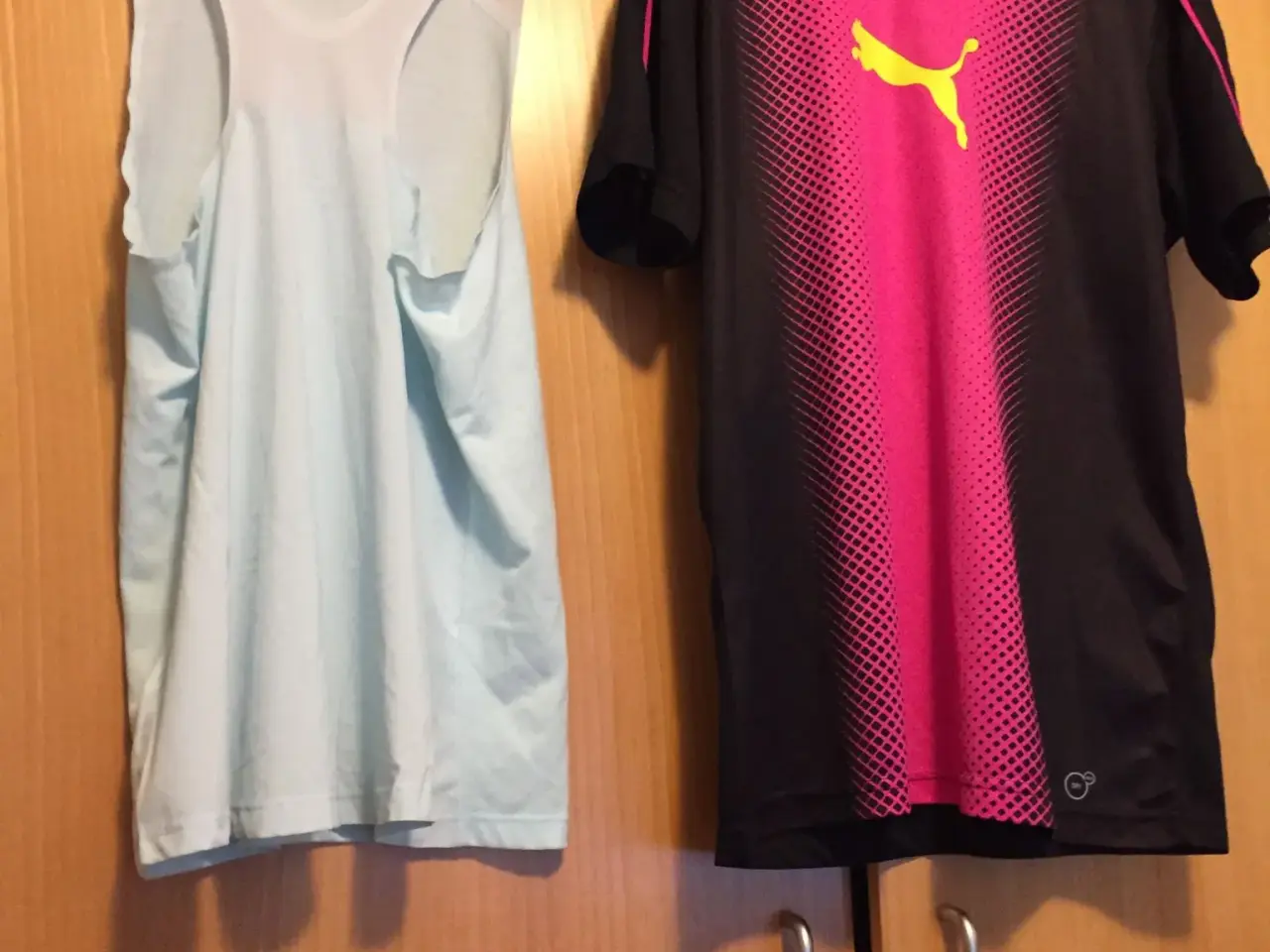 Billede 2 - Nike top S og Puma str M