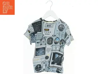 Molo T-shirt med cockpit print (str. 98)