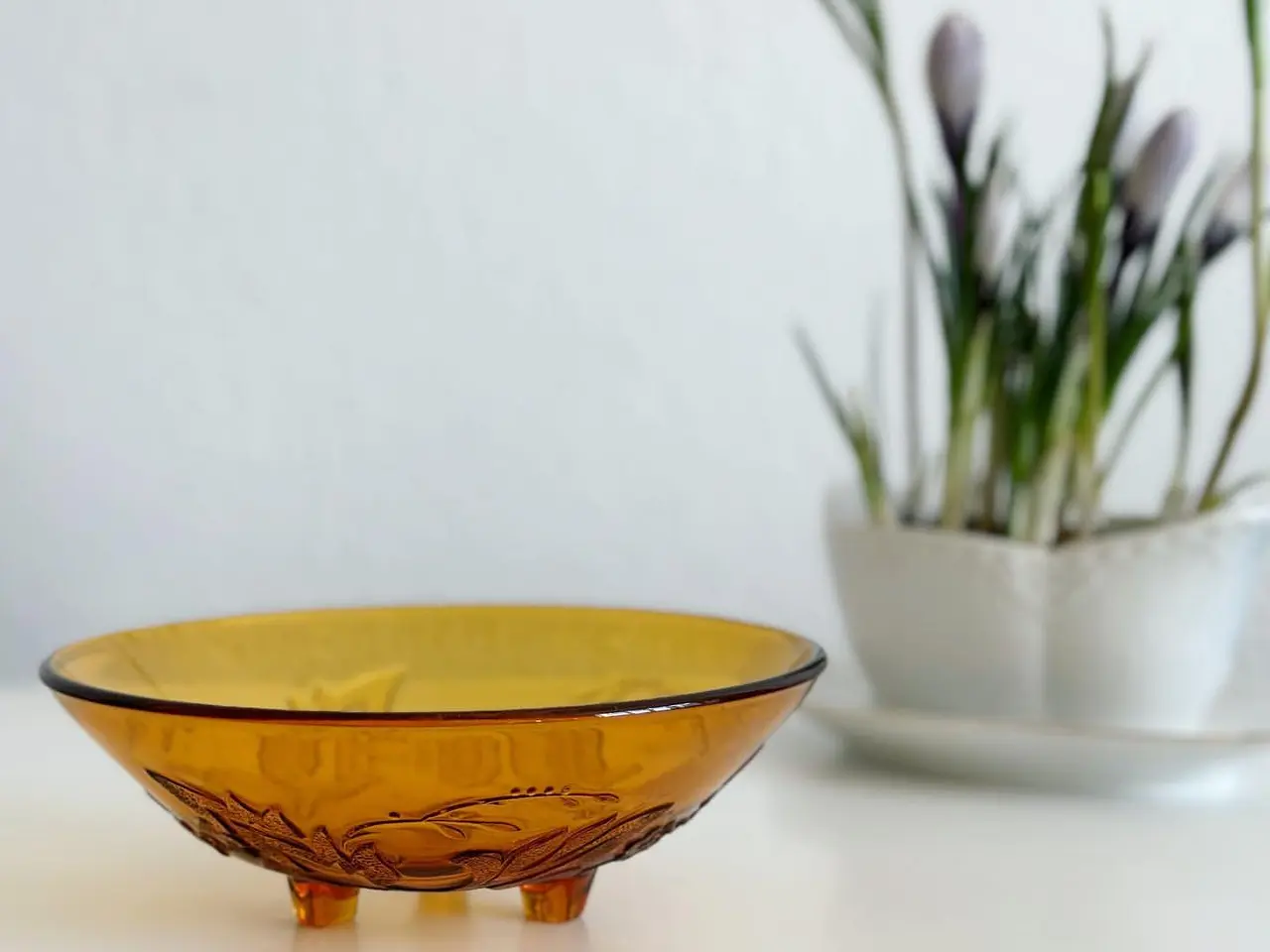 Billede 1 - Ravfarvet glas m blomsterpræg, tysk