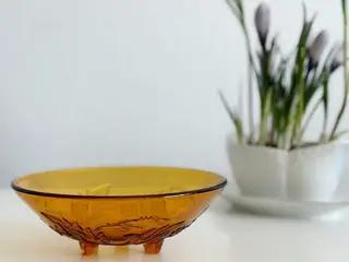Ravfarvet glas m blomsterpræg, tysk