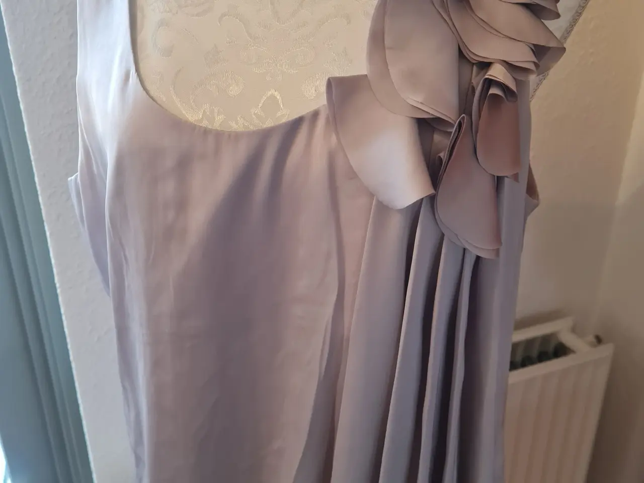 Billede 4 - Kjole str 44 fra H&M 