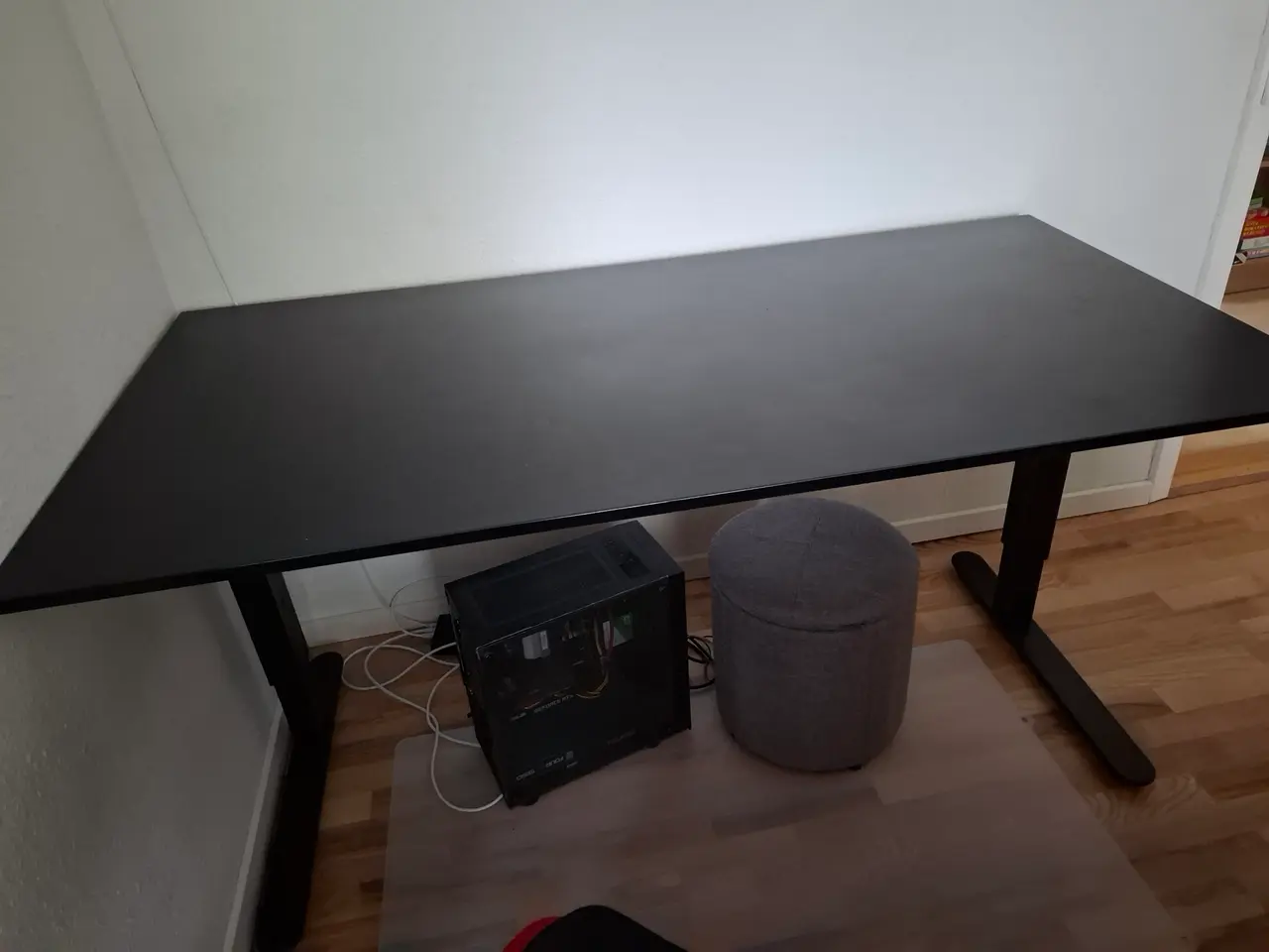 Billede 1 - Sort skrivebord