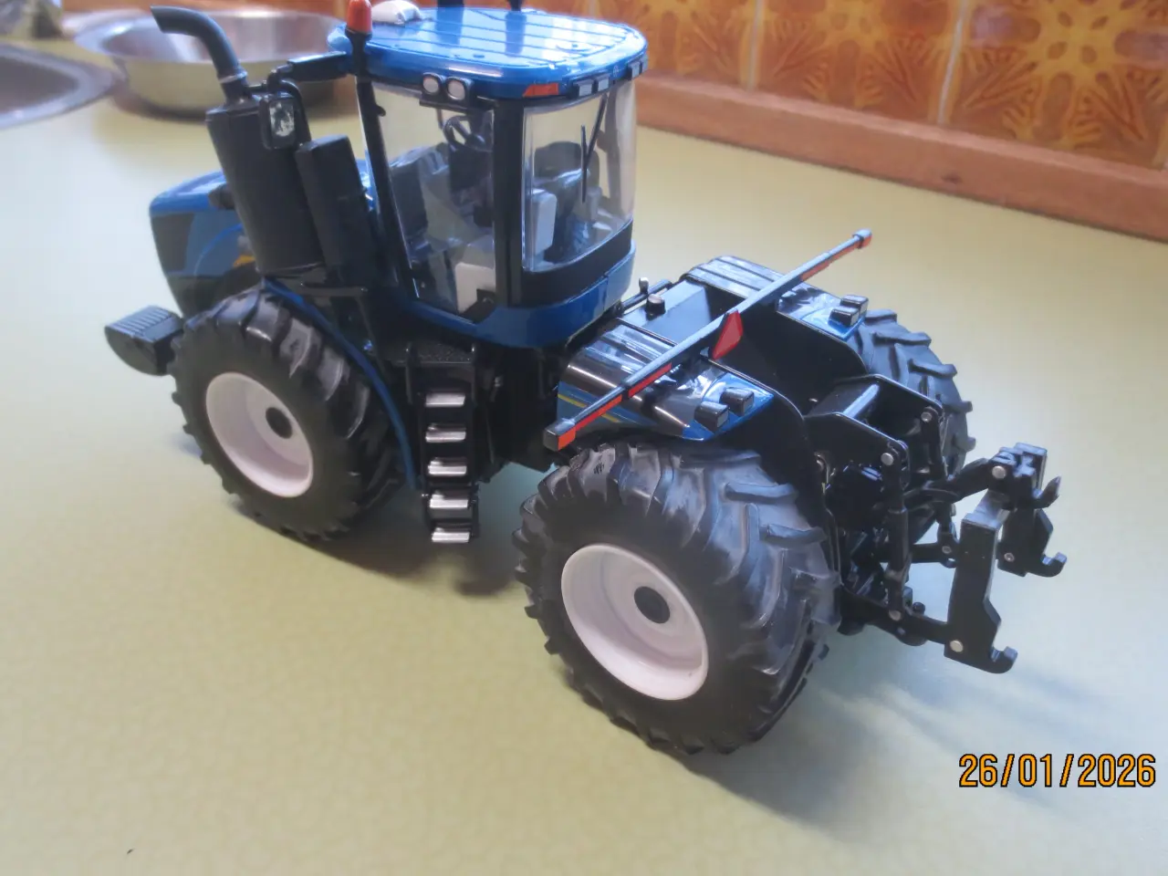 Billede 9 - 2 stk Modeltraktor HOLLAND T9 530/565