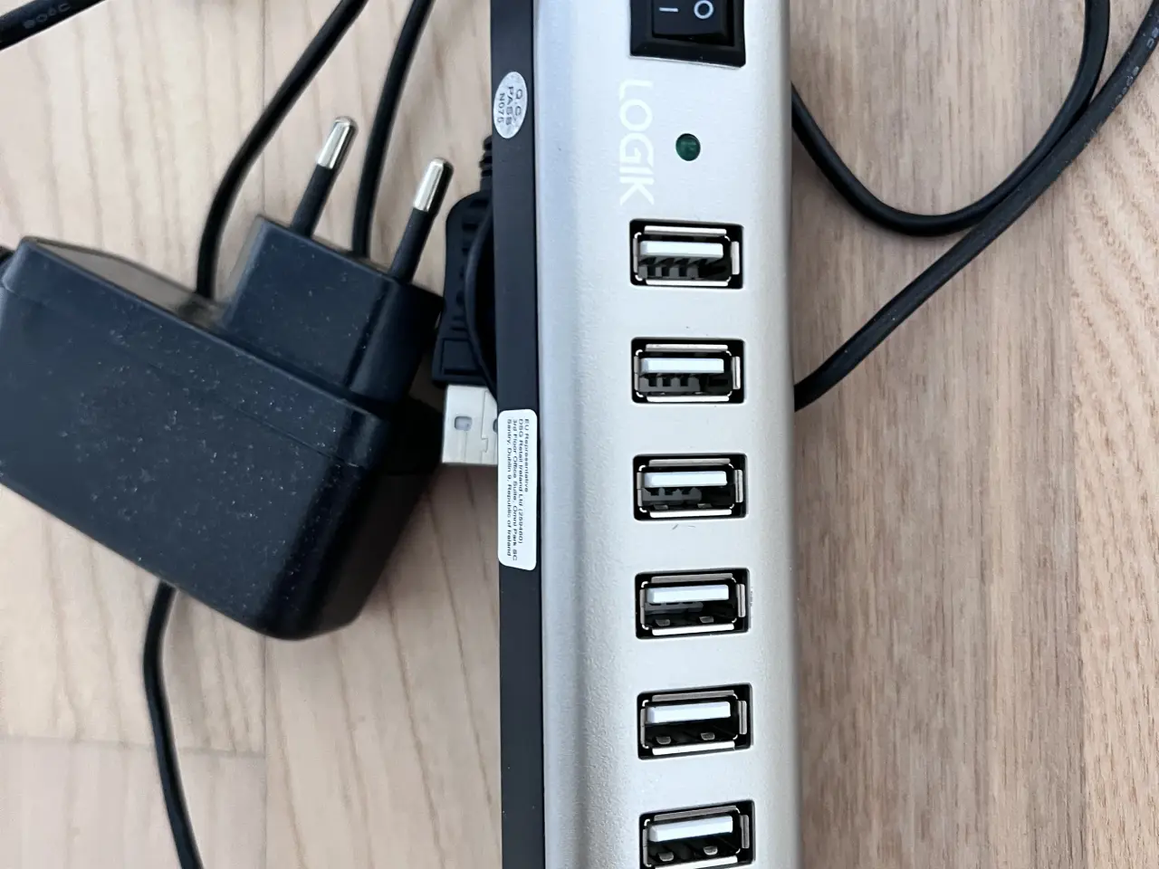 Billede 1 - Logik 7 port AC DC Adapter