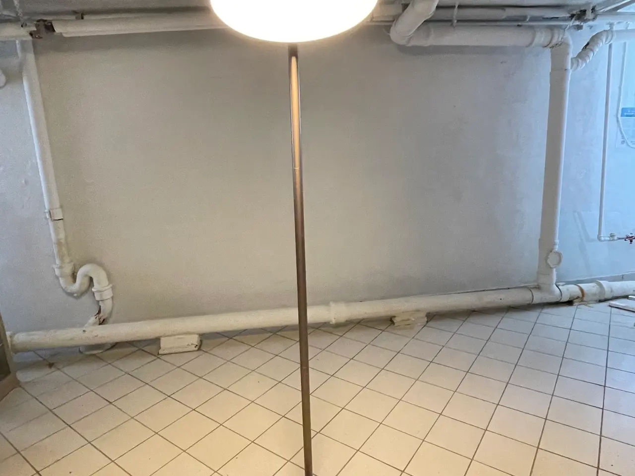 Billede 2 - IKEA gulvlampe metal grå