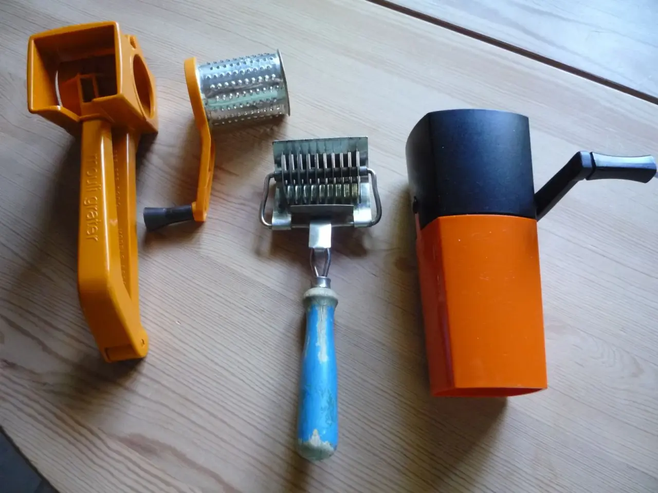 Billede 1 - Retro køkkengrej, kødhammer, persillehakker m.m.