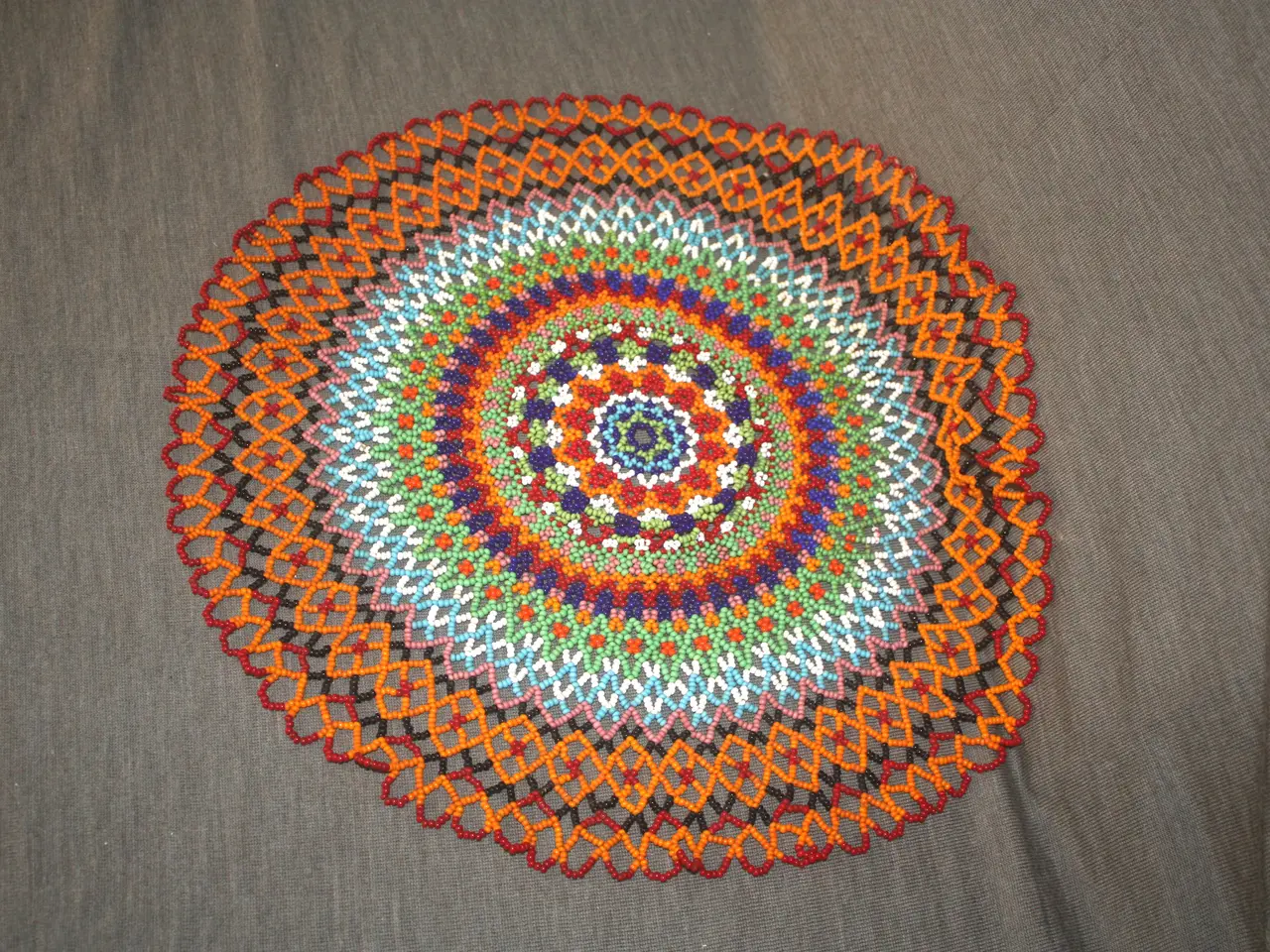 Billede 5 - Perlebroderi perlesyning assiet retro Diameter 36