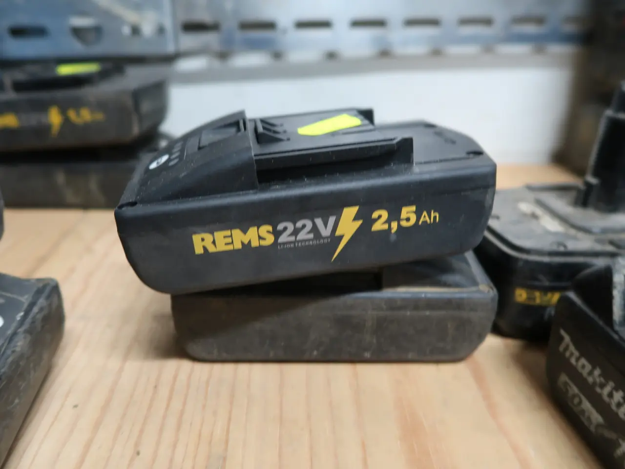 Billede 2 - 2 stk. Batterier REMS