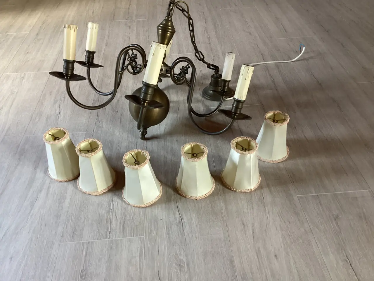 Billede 4 - 6 armet kirkekrone i bruneret messing